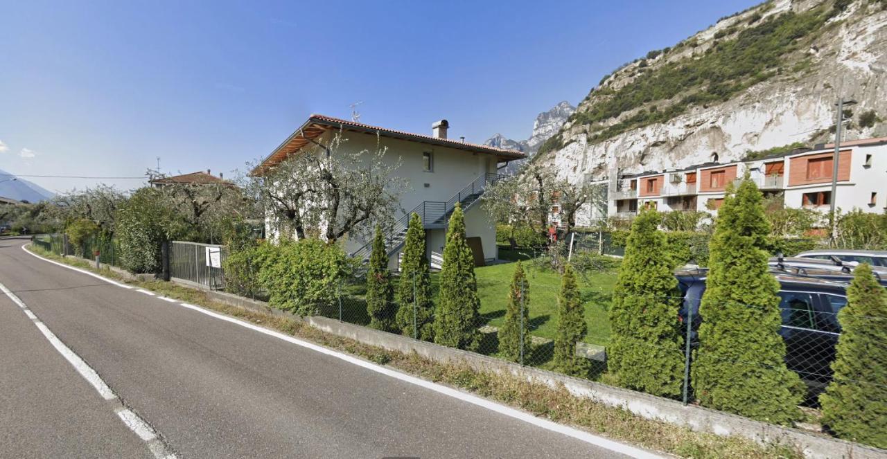 Carly'S Rooms Torbole Sul Garda Esterno foto