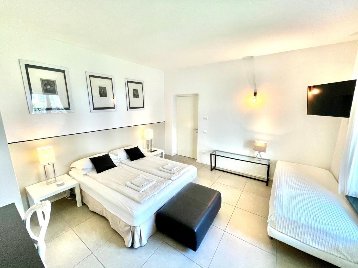 Carly'S Rooms Torbole Sul Garda Esterno foto