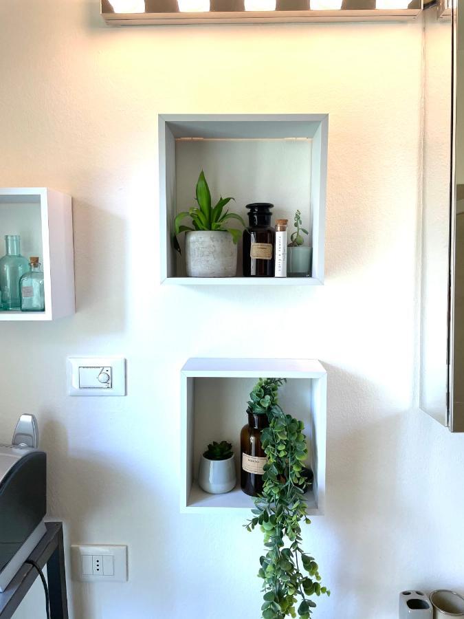 Carly'S Rooms Torbole Sul Garda Esterno foto