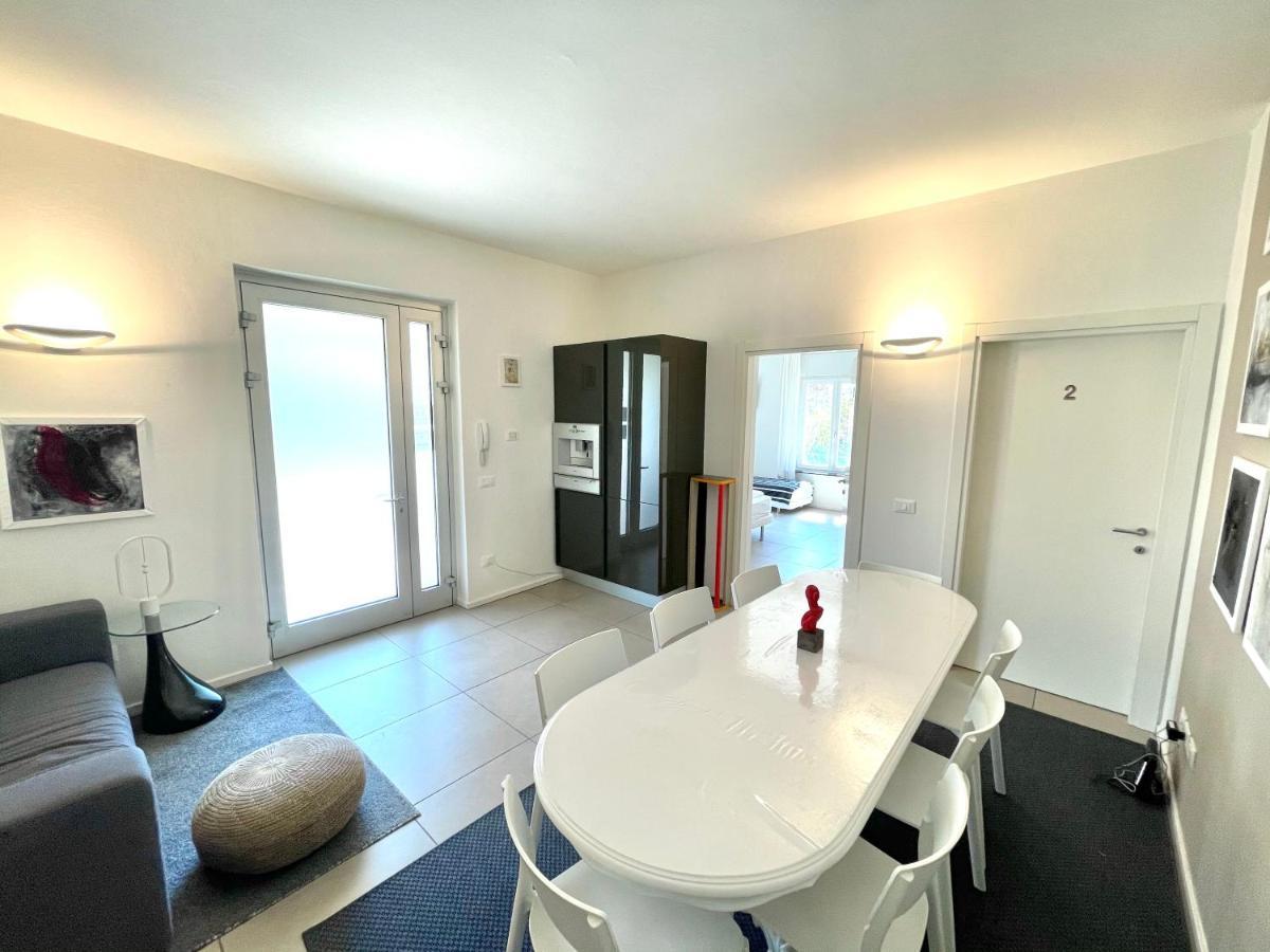 Carly'S Rooms Torbole Sul Garda Esterno foto