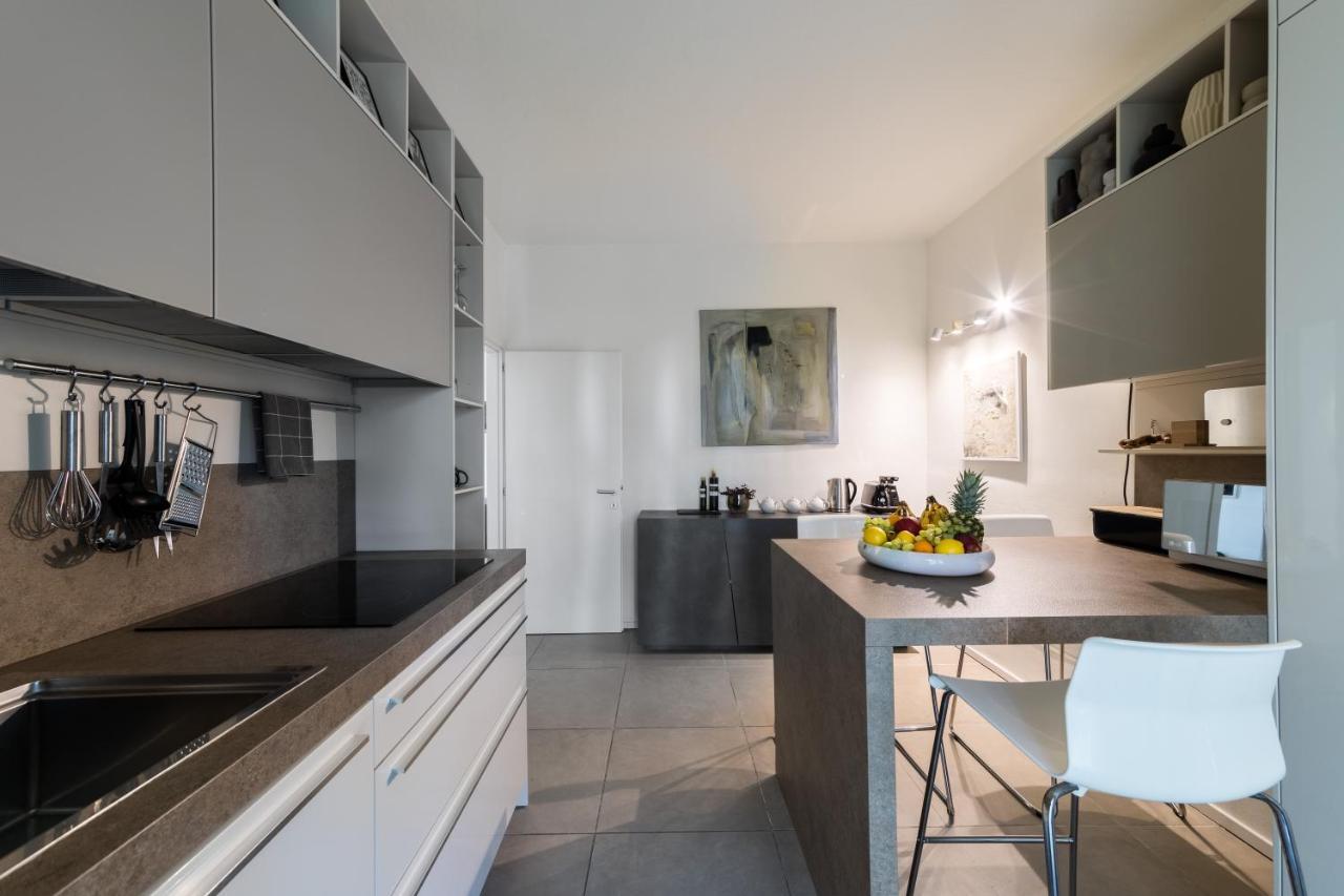 Carly'S Rooms Torbole Sul Garda Esterno foto