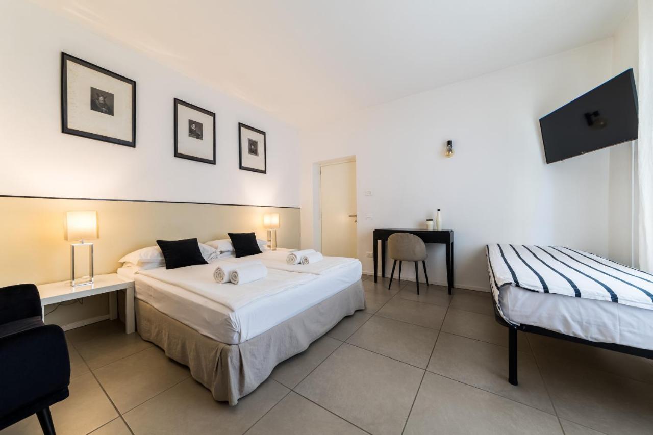 Carly'S Rooms Torbole Sul Garda Esterno foto