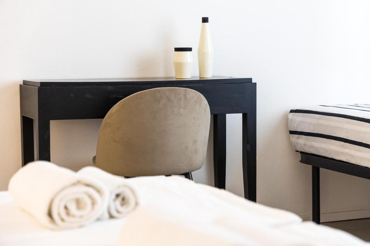 Carly'S Rooms Torbole Sul Garda Esterno foto