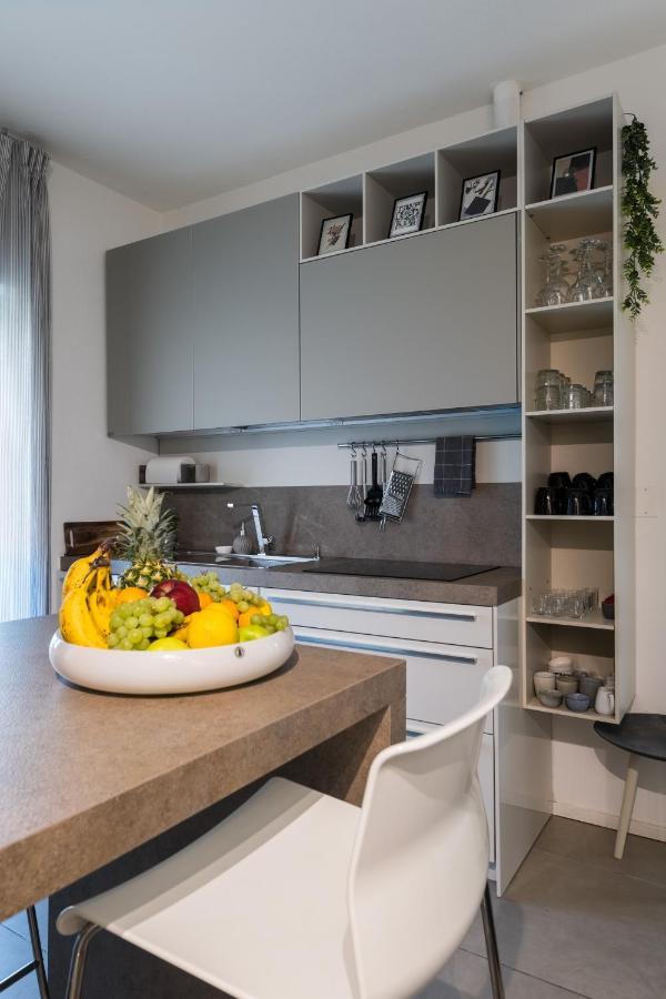 Carly'S Rooms Torbole Sul Garda Esterno foto