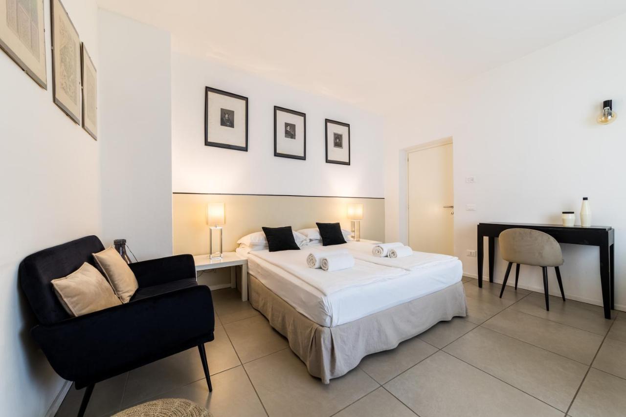 Carly'S Rooms Torbole Sul Garda Esterno foto