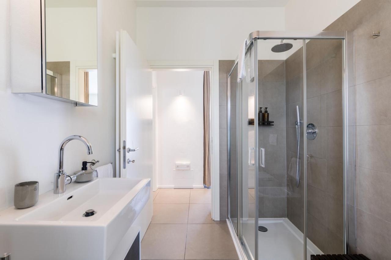 Carly'S Rooms Torbole Sul Garda Esterno foto