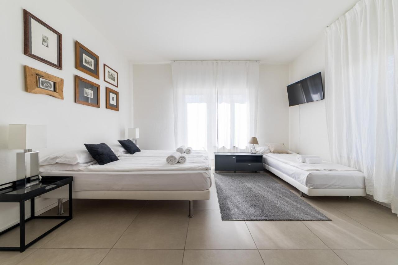 Carly'S Rooms Torbole Sul Garda Esterno foto