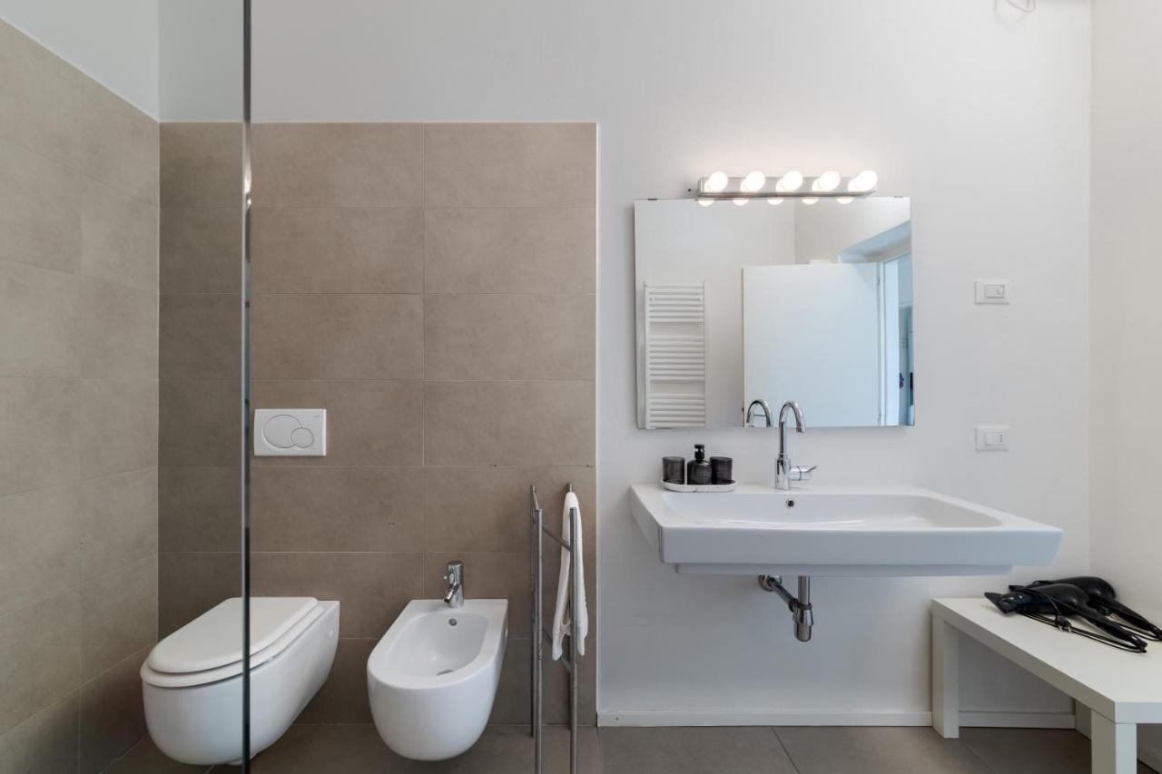 Carly'S Rooms Torbole Sul Garda Esterno foto