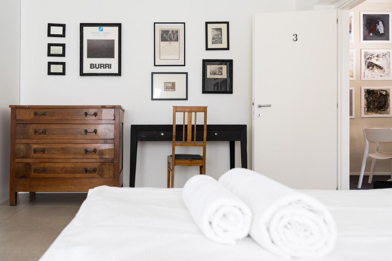 Carly'S Rooms Torbole Sul Garda Esterno foto