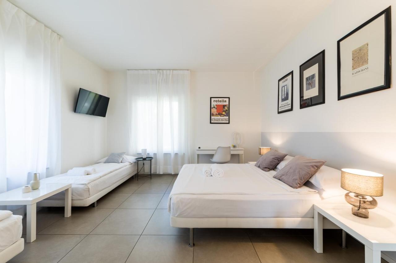 Carly'S Rooms Torbole Sul Garda Esterno foto