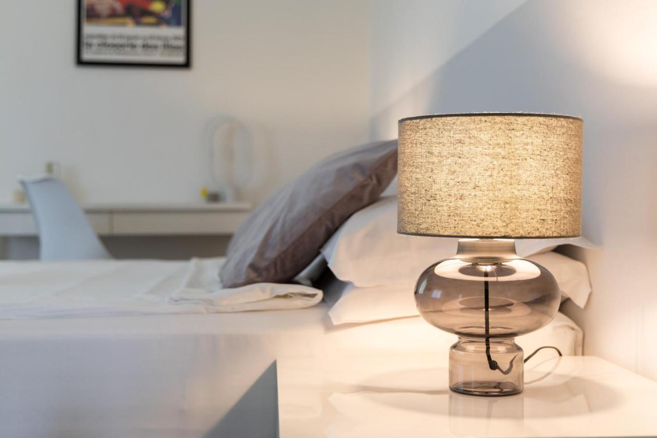 Carly'S Rooms Torbole Sul Garda Esterno foto