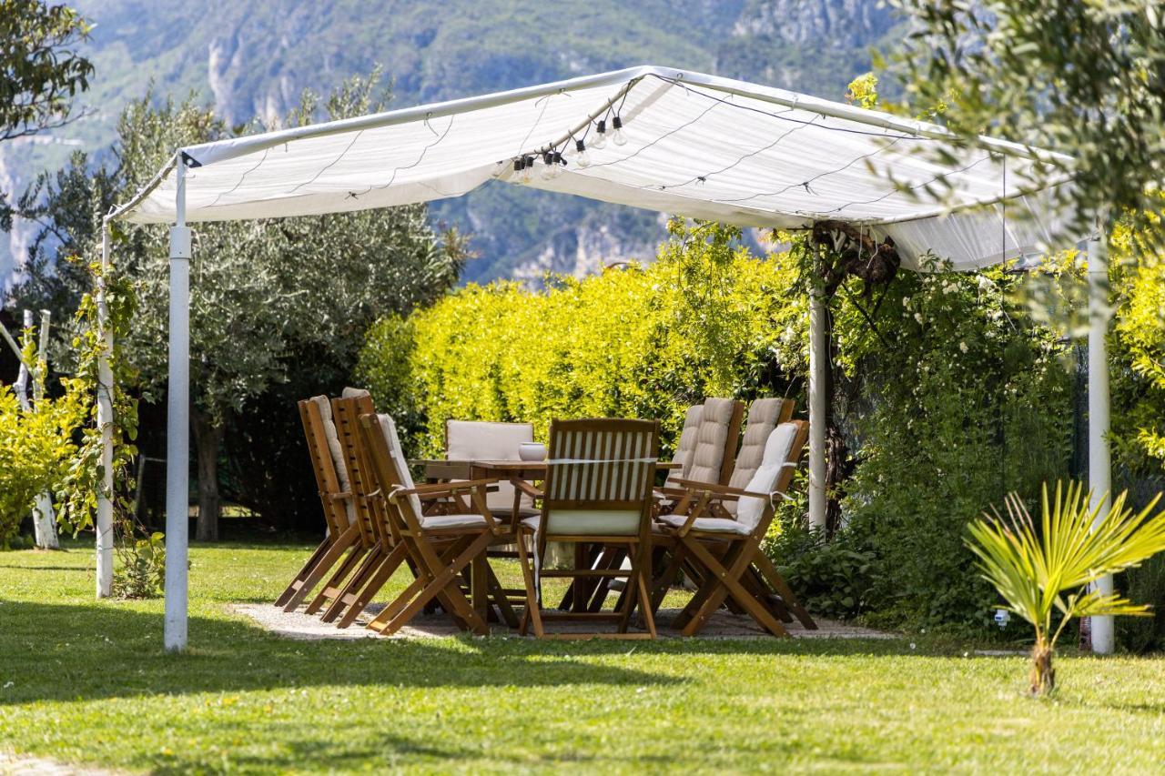 Carly'S Rooms Torbole Sul Garda Esterno foto
