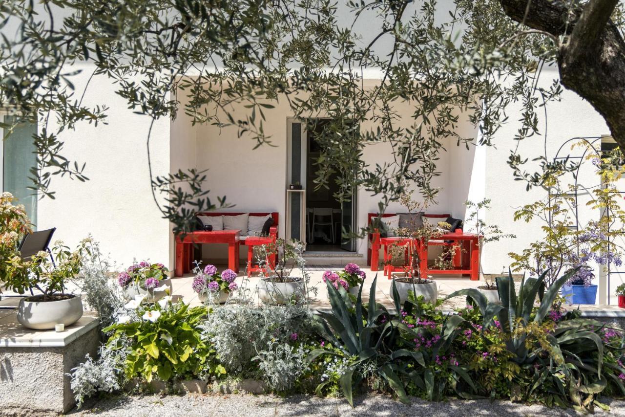 Carly'S Rooms Torbole Sul Garda Esterno foto