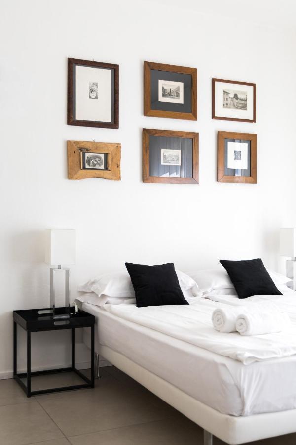 Carly'S Rooms Torbole Sul Garda Esterno foto