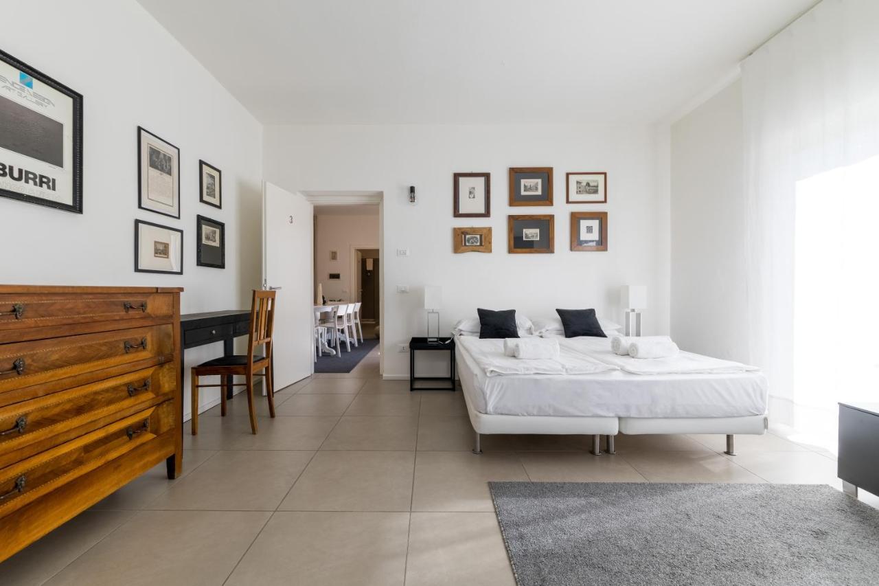 Carly'S Rooms Torbole Sul Garda Esterno foto