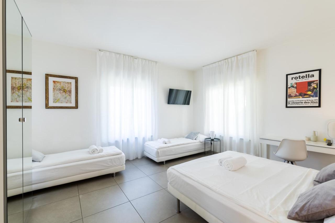 Carly'S Rooms Torbole Sul Garda Esterno foto